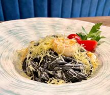 Black паста с креветками