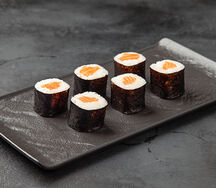 Ролл с лососем