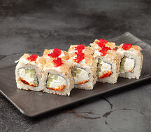 Ролл с креветкой и огурцом