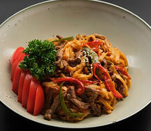 Пшеничная лапша с говядиной