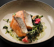 Запеченная семга со шпинатом