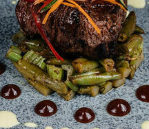 Филе-миньон со спаржей