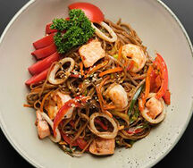 Гречневая лапша с морепродуктами