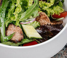 Теплый салат с говядиной