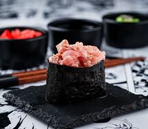 Гункан с тунцом