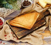 Слойка с ветчиной и сыром