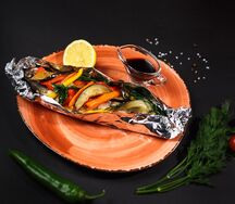 Дорадо запечённая в фольге с овощами