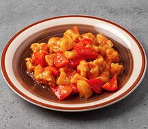 Курица в кисло-сладком соусе, жаренная с ананасом