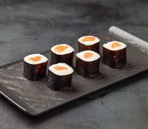 Ролл с лососем