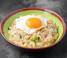 Жареный рис с яйцом