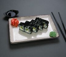 Блэк Чикен ролл с Такуаном