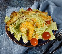 Салат Цезарь с креветками
