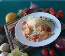 Салат Цезарь с тигровыми креветками