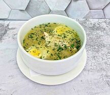 Бульон с курицей и яйцом