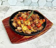 Жаркое из свинины с картофелем и грибами