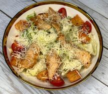 Салат Цезарь с курицей