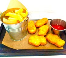 Наггетсы куриные с картофелем фри