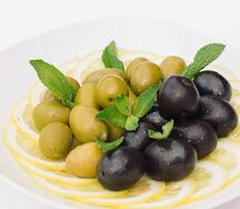 Маслины и оливки с лимоном