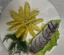 Сельдь с отварным картофелем