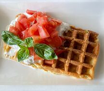 Вафля кабачковая с томатом и стачателлой