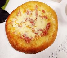 Шанежка с сыром и ветчиной