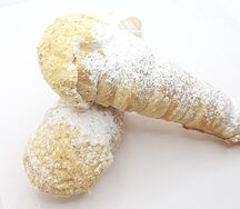 Трубочка с белковым кремом