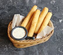 Сырные палочки с медово-горчичным соусом