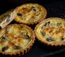 Киш с курицей и грибами