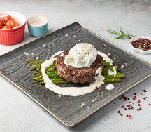 Бифштекс из говядины с яйцом пашот