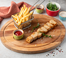 Шашлычок из куриной грудки с картофелем фри