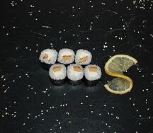Ролл с спайси эби