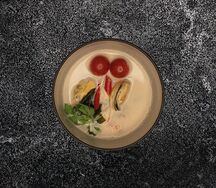 Том ям с морепродуктами