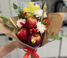 Букет с яблоками и имбирным пряником