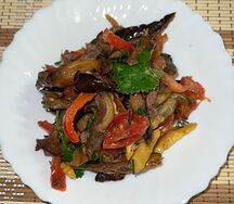 Теплый салат из куриной печени