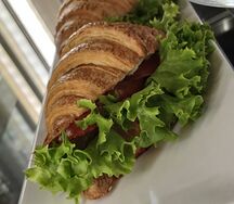 Круассан с курицей