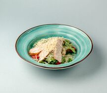 Салат Цезарь с курицей