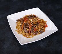 Говядина в сливочно-луковом соусе