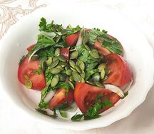 Розовые томаты с семечками