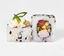 Сливочный ролл с копченой курицей