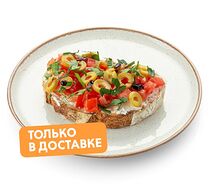 Брускетта с томатами и творожным сыром