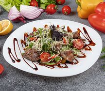 Теплый салат с куриной печенью