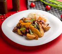 Охотничья картошка с колбасками и грибами