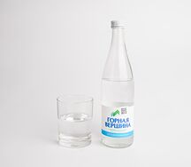 Вода питьевая негазированная в стекле Горная Вершина