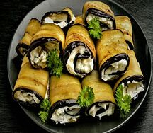 Баклажанные рулетики