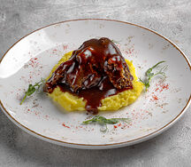 Говяжьи щечки с картофельным пюре