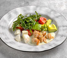 Салат с креветками и авокадо