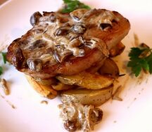 Говядина с белыми грибами (280 гр.)