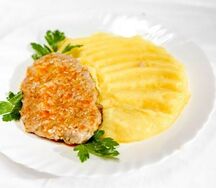 Котлетка куриная с картофельным пюре