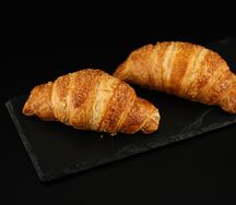 Круассан с заварным кремом