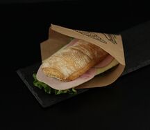 Сэндвич с ветчиной и сыром на чиабатте 